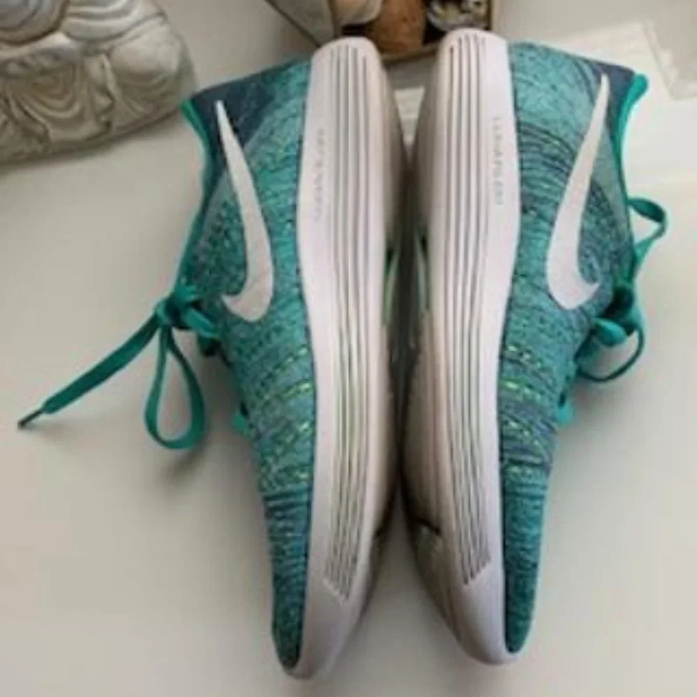 Women's Nike Lunarepic Low Flyknit Running Shoes